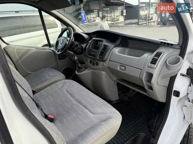 Белый Рено Трафик, объемом двигателя 2 л и пробегом 245 тыс. км за 8950 $, фото 8 на Automoto.ua