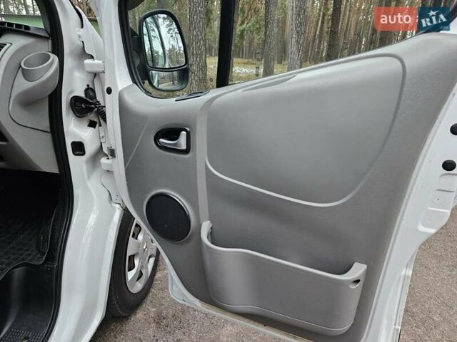 Білий Рено Трафік, об'ємом двигуна 2 л та пробігом 249 тис. км за 16000 $, фото 40 на Automoto.ua