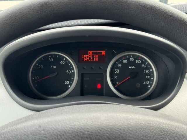 Белый Рено Трафик, объемом двигателя 2 л и пробегом 193 тыс. км за 15500 $, фото 17 на Automoto.ua