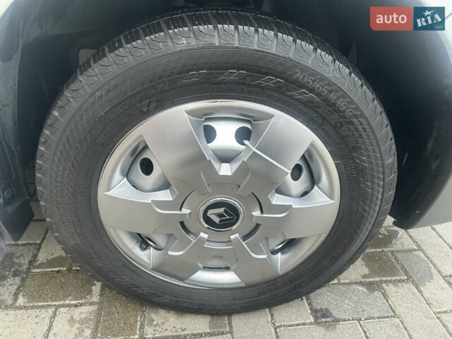 Белый Рено Трафик, объемом двигателя 2 л и пробегом 189 тыс. км за 13600 $, фото 22 на Automoto.ua