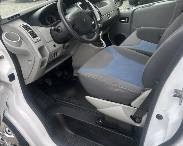 Белый Рено Трафик, объемом двигателя 2 л и пробегом 189 тыс. км за 13600 $, фото 67 на Automoto.ua