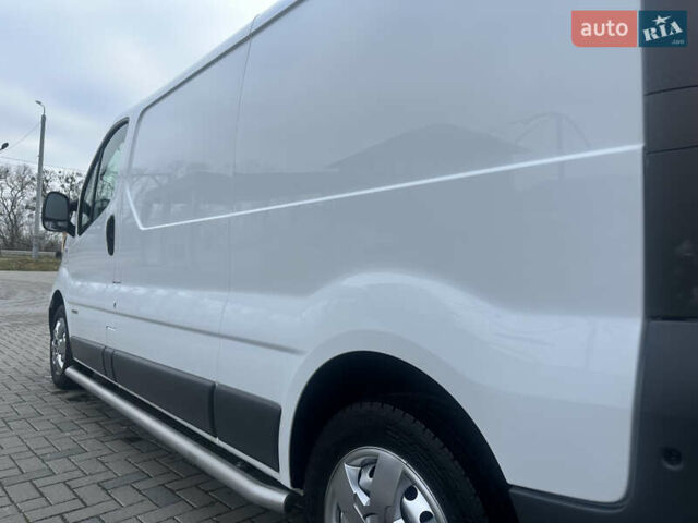 Белый Рено Трафик, объемом двигателя 2 л и пробегом 189 тыс. км за 13600 $, фото 26 на Automoto.ua