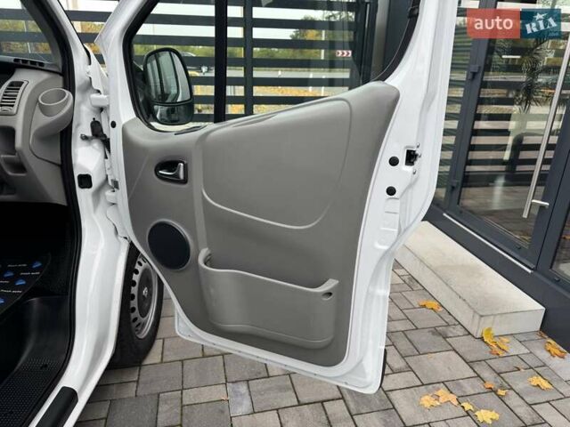Белый Рено Трафик, объемом двигателя 2 л и пробегом 193 тыс. км за 15750 $, фото 26 на Automoto.ua