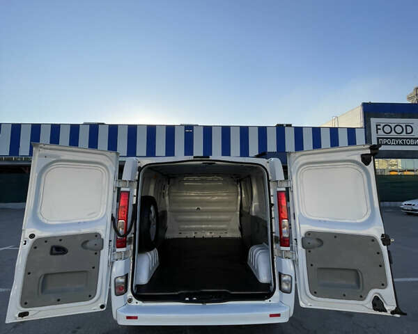 Белый Рено Трафик, объемом двигателя 2 л и пробегом 304 тыс. км за 10000 $, фото 14 на Automoto.ua