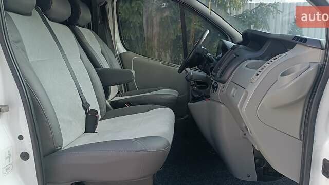 Белый Рено Трафик, объемом двигателя 2 л и пробегом 363 тыс. км за 13350 $, фото 35 на Automoto.ua