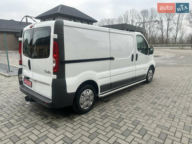 Белый Рено Трафик, объемом двигателя 2 л и пробегом 189 тыс. км за 13600 $, фото 80 на Automoto.ua