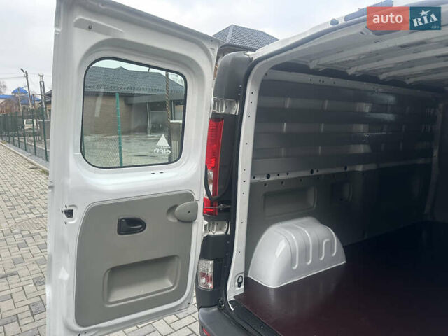 Белый Рено Трафик, объемом двигателя 2 л и пробегом 189 тыс. км за 13600 $, фото 42 на Automoto.ua