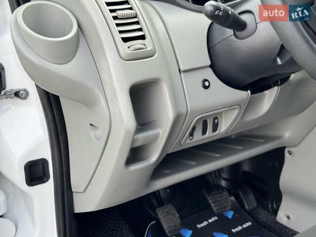 Белый Рено Трафик, объемом двигателя 2 л и пробегом 193 тыс. км за 15750 $, фото 15 на Automoto.ua