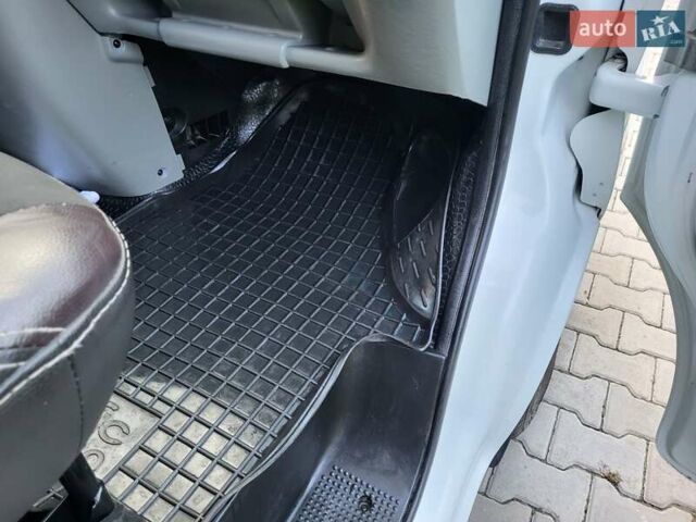 Білий Рено Трафік, об'ємом двигуна 2 л та пробігом 283 тис. км за 14700 $, фото 137 на Automoto.ua