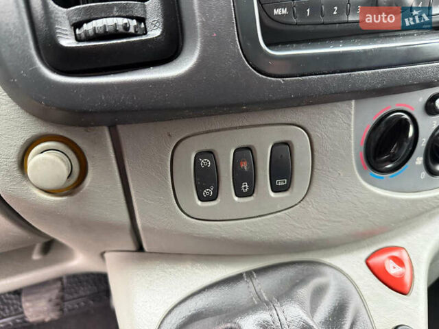 Белый Рено Трафик, объемом двигателя 2 л и пробегом 280 тыс. км за 13900 $, фото 15 на Automoto.ua