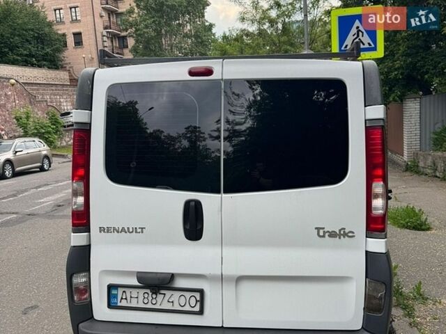 Білий Рено Трафік, об'ємом двигуна 2 л та пробігом 329 тис. км за 12000 $, фото 3 на Automoto.ua
