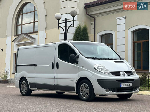Белый Рено Трафик, объемом двигателя 2 л и пробегом 260 тыс. км за 11700 $, фото 2 на Automoto.ua
