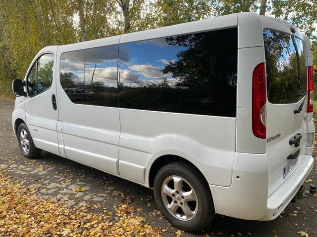 Білий Рено Трафік, об'ємом двигуна 2 л та пробігом 209 тис. км за 8900 $, фото 4 на Automoto.ua