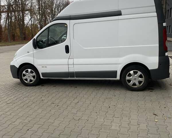 Белый Рено Трафик, объемом двигателя 2 л и пробегом 360 тыс. км за 9599 $, фото 3 на Automoto.ua