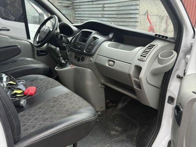 Белый Рено Трафик, объемом двигателя 2 л и пробегом 355 тыс. км за 8800 $, фото 5 на Automoto.ua