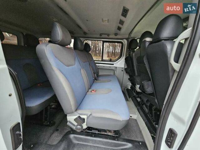 Белый Рено Трафик, объемом двигателя 2 л и пробегом 249 тыс. км за 15000 $, фото 43 на Automoto.ua