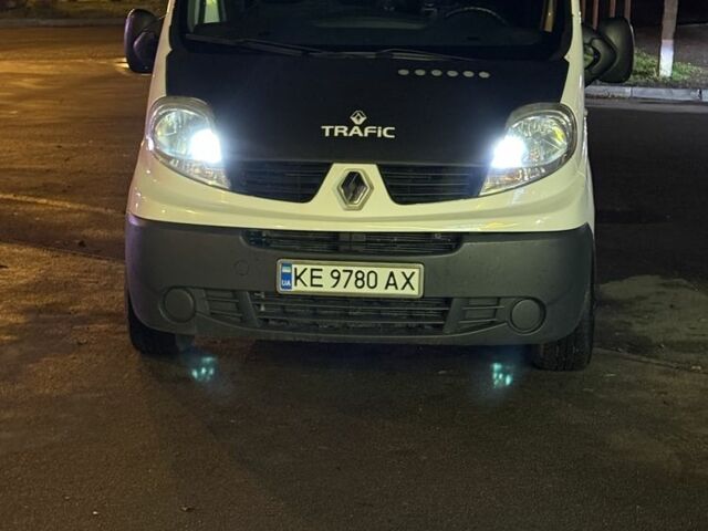 Белый Рено Трафик, объемом двигателя 2 л и пробегом 355 тыс. км за 8800 $, фото 1 на Automoto.ua