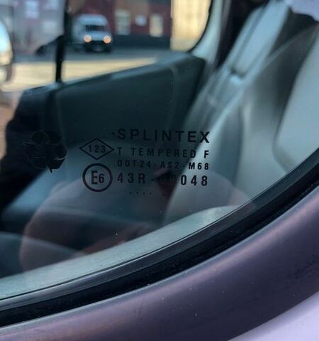 Белый Рено Трафик, объемом двигателя 2 л и пробегом 256 тыс. км за 14700 $, фото 7 на Automoto.ua