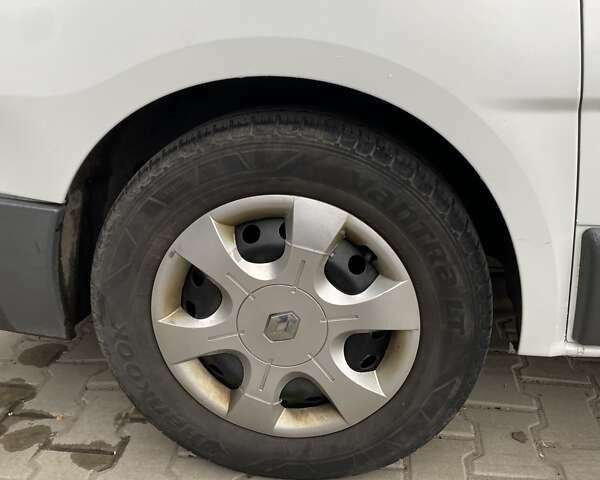 Рено Трафик 2014 в Полтаве на Automoto.ua Белый Рено Трафик, объемом двигателя 2 л и пробегом 360 тыс. км за 10419 $, фото 15 на Automoto.ua