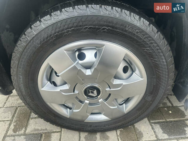 Белый Рено Трафик, объемом двигателя 2 л и пробегом 189 тыс. км за 13600 $, фото 20 на Automoto.ua