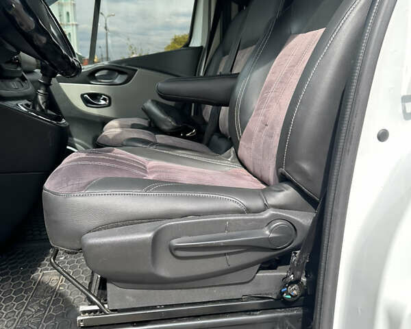 Белый Рено Трафик, объемом двигателя 1.6 л и пробегом 223 тыс. км за 13749 $, фото 35 на Automoto.ua