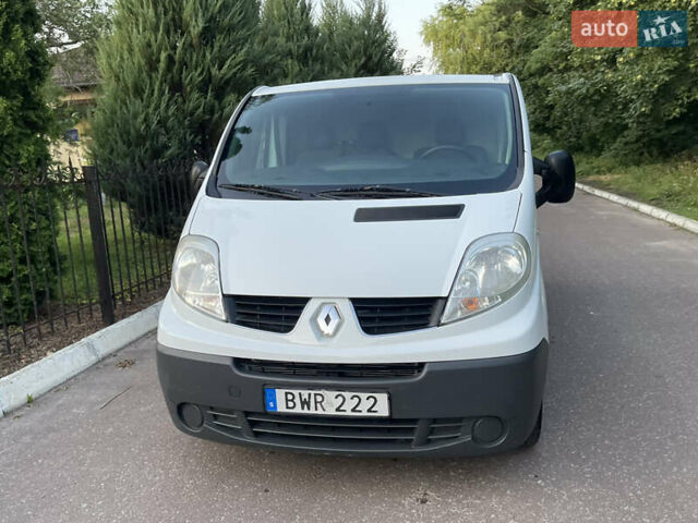 Белый Рено Трафик, объемом двигателя 2 л и пробегом 228 тыс. км за 10700 $, фото 90 на Automoto.ua