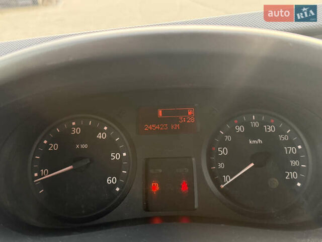 Белый Рено Трафик, объемом двигателя 2 л и пробегом 245 тыс. км за 8950 $, фото 12 на Automoto.ua