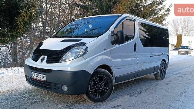 Белый Рено Трафик, объемом двигателя 2 л и пробегом 363 тыс. км за 13350 $, фото 1 на Automoto.ua