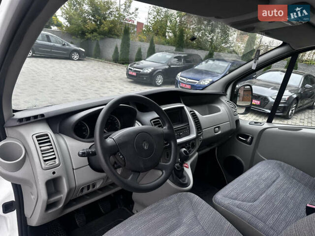 Белый Рено Трафик, объемом двигателя 2 л и пробегом 195 тыс. км за 13500 $, фото 37 на Automoto.ua