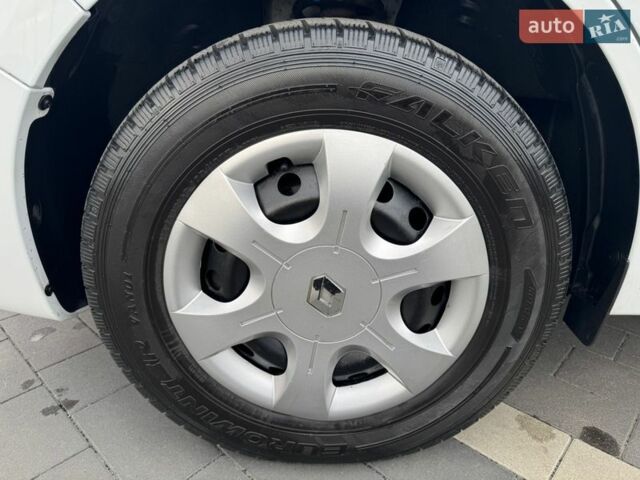 Білий Рено Трафік, об'ємом двигуна 2 л та пробігом 285 тис. км за 14850 $, фото 62 на Automoto.ua