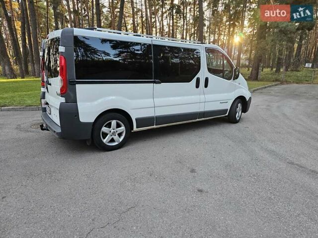 Белый Рено Трафик, объемом двигателя 2 л и пробегом 249 тыс. км за 15000 $, фото 18 на Automoto.ua