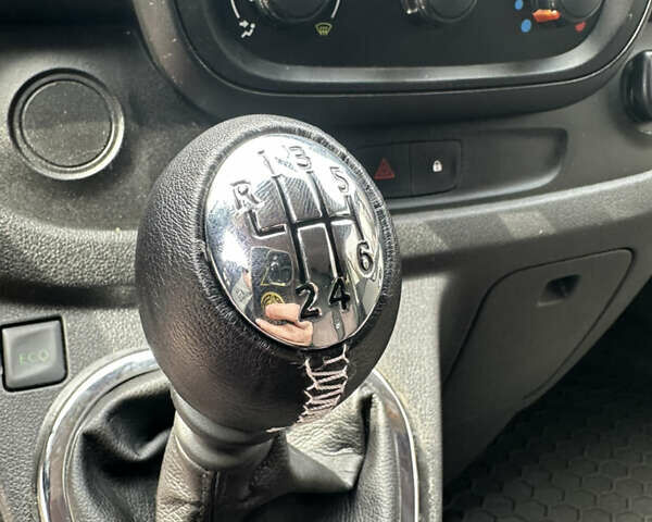 Белый Рено Трафик, объемом двигателя 1.6 л и пробегом 223 тыс. км за 13749 $, фото 18 на Automoto.ua