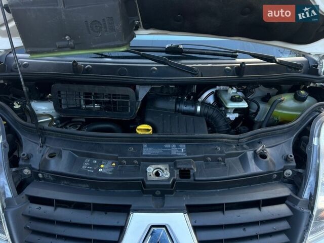 Білий Рено Трафік, об'ємом двигуна 2 л та пробігом 243 тис. км за 13200 $, фото 21 на Automoto.ua