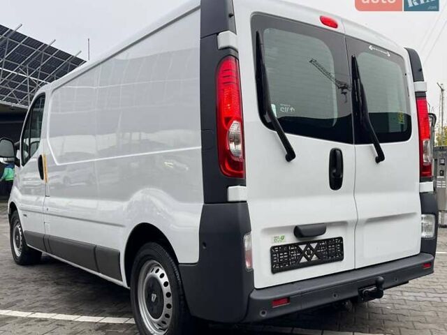 Белый Рено Трафик, объемом двигателя 2 л и пробегом 260 тыс. км за 13600 $, фото 3 на Automoto.ua