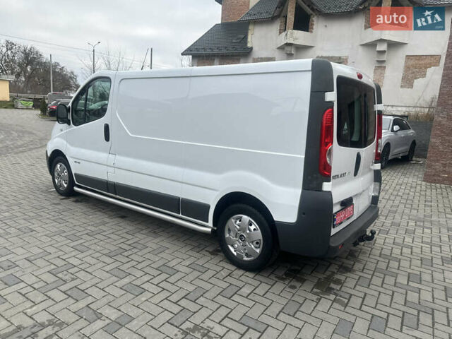 Белый Рено Трафик, объемом двигателя 2 л и пробегом 189 тыс. км за 13600 $, фото 83 на Automoto.ua