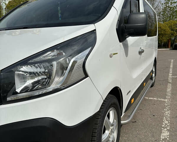 Белый Рено Трафик, объемом двигателя 1.6 л и пробегом 223 тыс. км за 13749 $, фото 3 на Automoto.ua