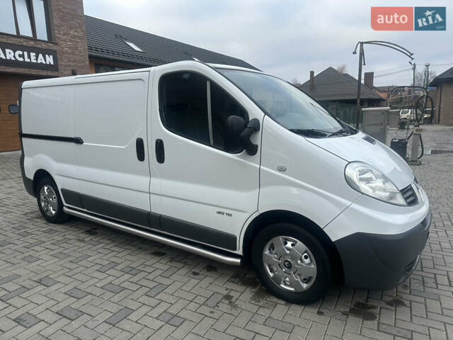 Белый Рено Трафик, объемом двигателя 2 л и пробегом 189 тыс. км за 13600 $, фото 2 на Automoto.ua