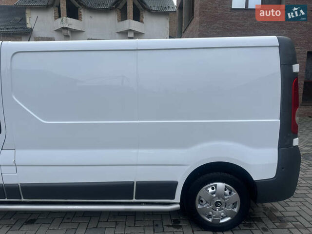 Белый Рено Трафик, объемом двигателя 2 л и пробегом 189 тыс. км за 13600 $, фото 18 на Automoto.ua