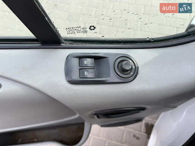 Белый Рено Трафик, объемом двигателя 2 л и пробегом 245 тыс. км за 8950 $, фото 13 на Automoto.ua