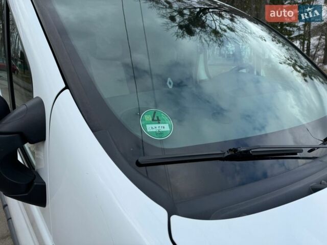 Белый Рено Трафик, объемом двигателя 2 л и пробегом 203 тыс. км за 13999 $, фото 6 на Automoto.ua
