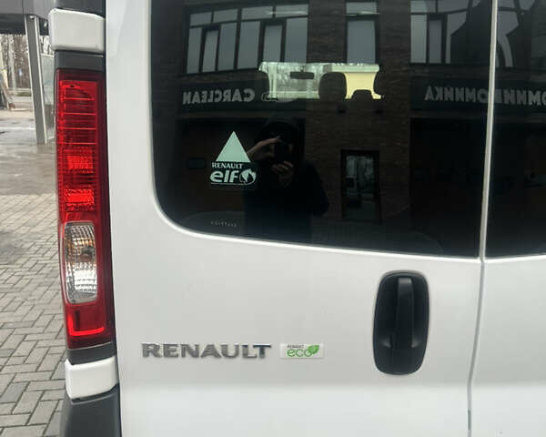 Белый Рено Трафик, объемом двигателя 2 л и пробегом 189 тыс. км за 13600 $, фото 17 на Automoto.ua