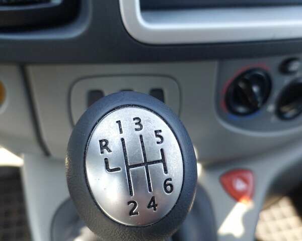 Белый Рено Трафик, объемом двигателя 2 л и пробегом 340 тыс. км за 15100 $, фото 10 на Automoto.ua