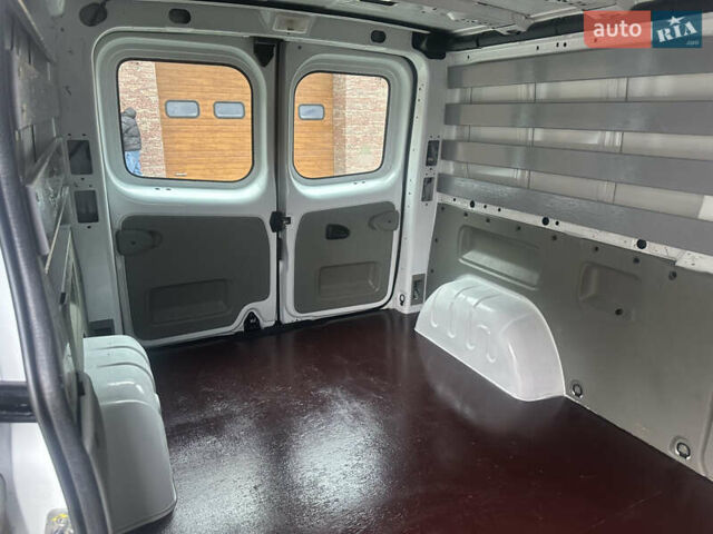 Белый Рено Трафик, объемом двигателя 2 л и пробегом 189 тыс. км за 13600 $, фото 31 на Automoto.ua