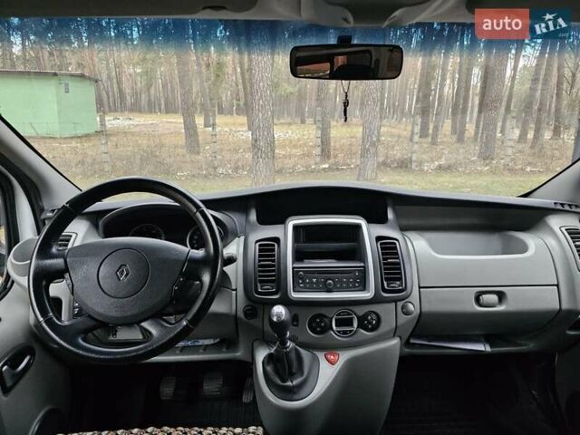 Белый Рено Трафик, объемом двигателя 2 л и пробегом 249 тыс. км за 15000 $, фото 48 на Automoto.ua