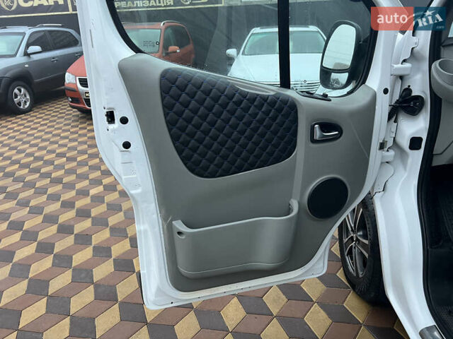 Белый Рено Трафик, объемом двигателя 2 л и пробегом 233 тыс. км за 12950 $, фото 9 на Automoto.ua