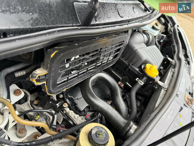 Белый Рено Трафик, объемом двигателя 2 л и пробегом 280 тыс. км за 14300 $, фото 27 на Automoto.ua