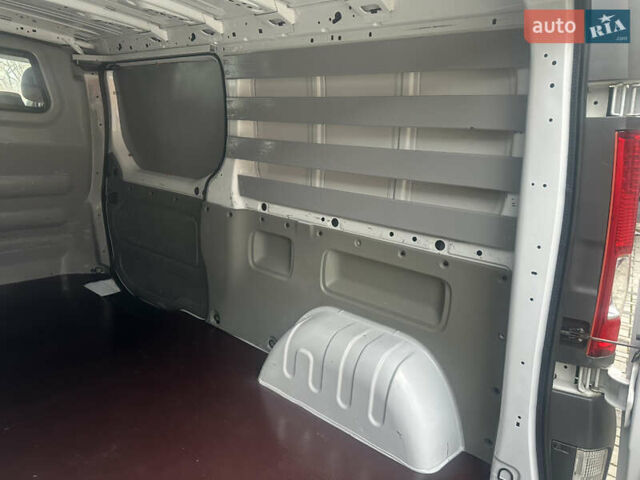 Белый Рено Трафик, объемом двигателя 2 л и пробегом 189 тыс. км за 13600 $, фото 38 на Automoto.ua