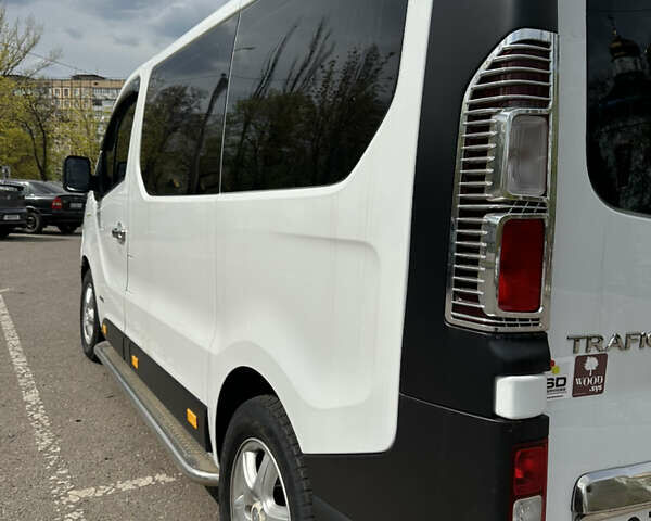 Белый Рено Трафик, объемом двигателя 1.6 л и пробегом 223 тыс. км за 13749 $, фото 8 на Automoto.ua