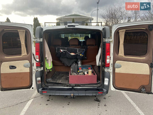 Белый Рено Трафик, объемом двигателя 2 л и пробегом 267 тыс. км за 13200 $, фото 13 на Automoto.ua