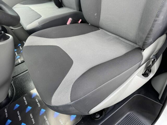 Белый Рено Трафик, объемом двигателя 2 л и пробегом 193 тыс. км за 15500 $, фото 18 на Automoto.ua